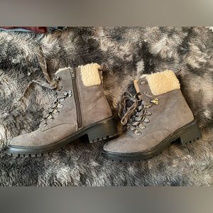 AE Sherpa Hiker Lug Boot - Size 5 NEVER WORN